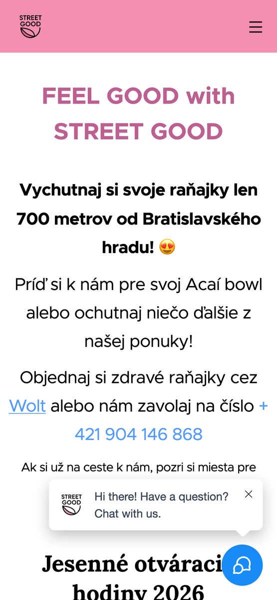 Dnešný web street-good.sk na mobile: ružová hlavička s logom, nadpis FEEL GOOD with STREET GOOD, text s telefónnym číslom a dole bublina chatu Hi there! Have a question?
